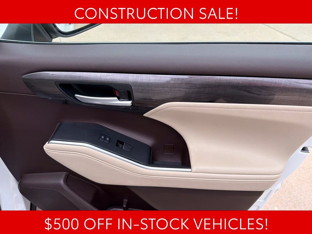 Used 2020 Toyota Highlander Limited FWD image 27