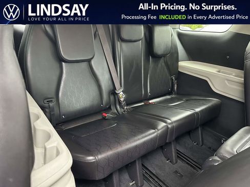 Used 2022 Kia Carnival LX FWD image 14