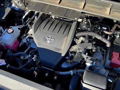 Used 2023 Toyota Highlander L FWD image 30