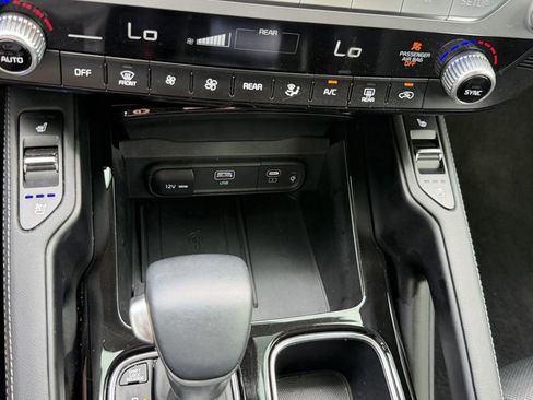 Used 2024 Kia Telluride EX w/ EX Captain's Chair Package FWD image 26
