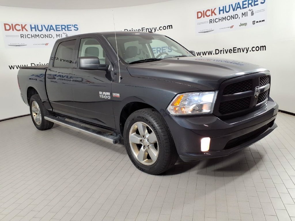 Used 2017 RAM 1500 Express AWD/4WD image 3