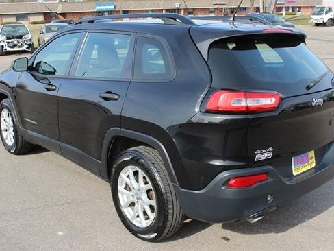 Used 2016 Jeep Cherokee Sport w/ Cold Weather Group image 29