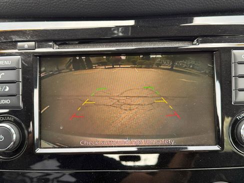 Used 2020 Nissan Rogue Sport S image 19