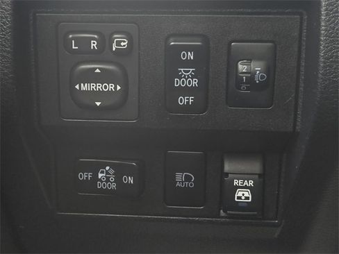 Used 2019 Toyota Tundra Platinum image 25