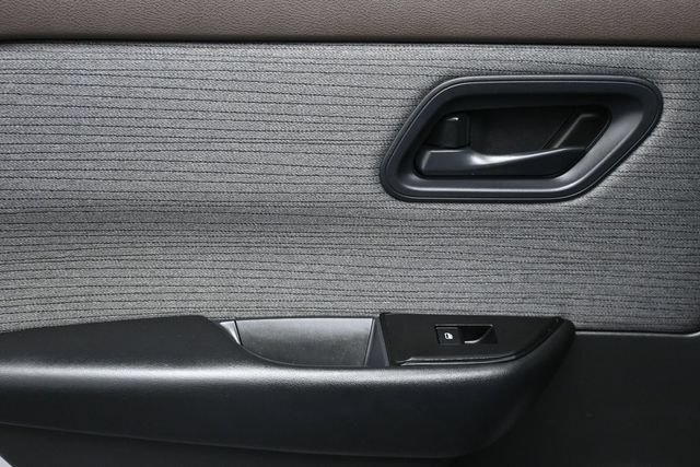 Used 2023 Nissan Rogue S FWD image 9