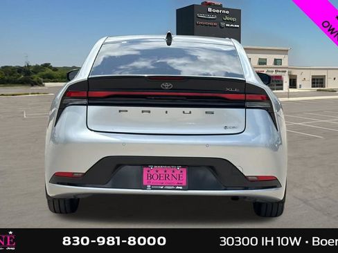 Used 2024 Toyota Prius XLE FWD image 4