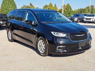 Used 2024 Chrysler Pacifica Touring-L video 2