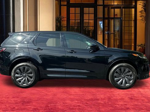 New 2025 Land Rover Discovery Sport S image 7