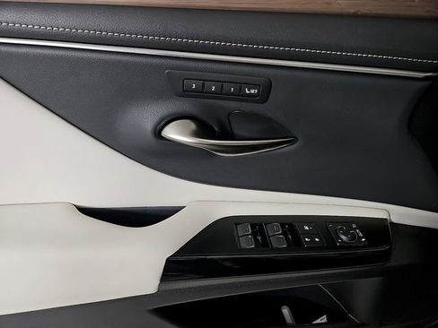 Used 2024 Lexus ES 350 w/ Premium Package image 14