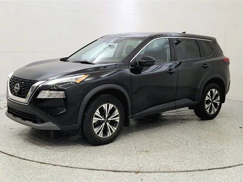 Used 2023 Nissan Rogue SV image 2