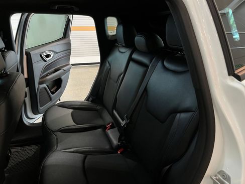 Used 2025 Jeep Compass Trailhawk image 39