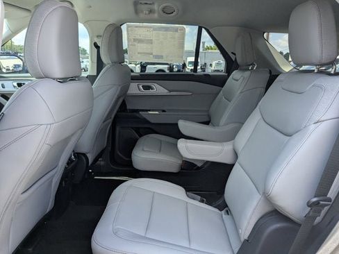 New 2025 Ford Explorer Active w/ Active Comfort Package image 12