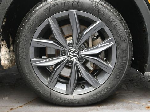 Certified 2023 Volkswagen Tiguan SE image 10