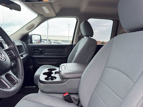 Used 2018 RAM 1500 Express AWD/4WD image 26