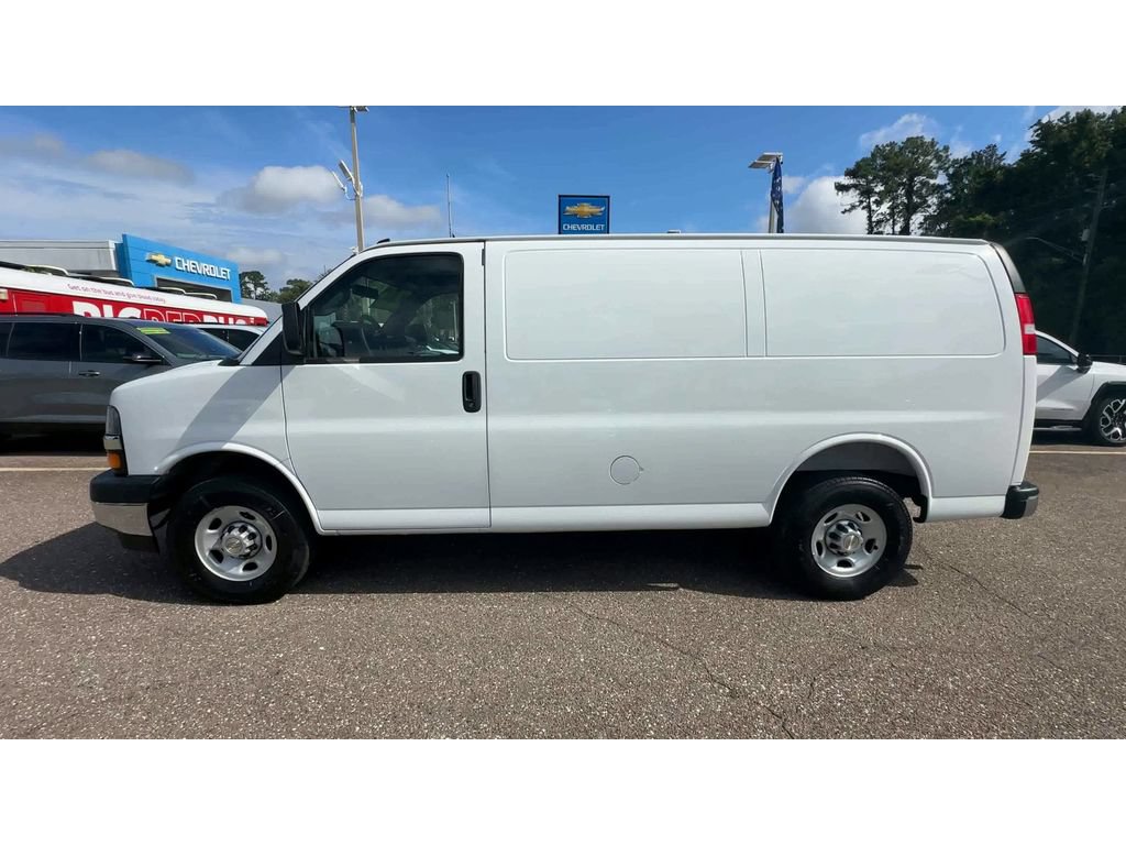 Used 2025 Chevrolet Express 2500 w/ Driver Convenience Package RWD image 5