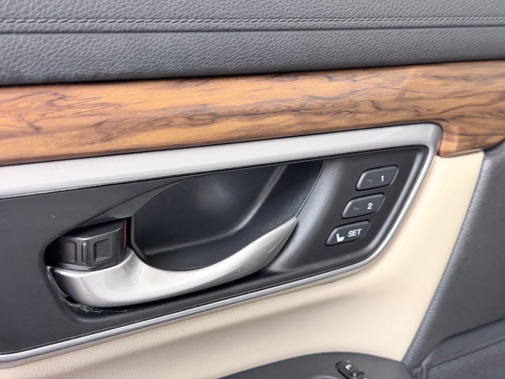 Used 2017 Honda CR-V Touring image 10
