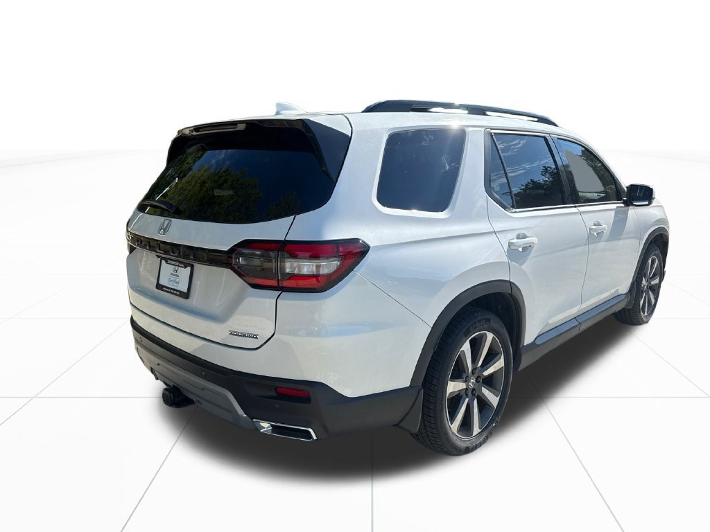 Certified 2025 Honda Pilot Touring image 9