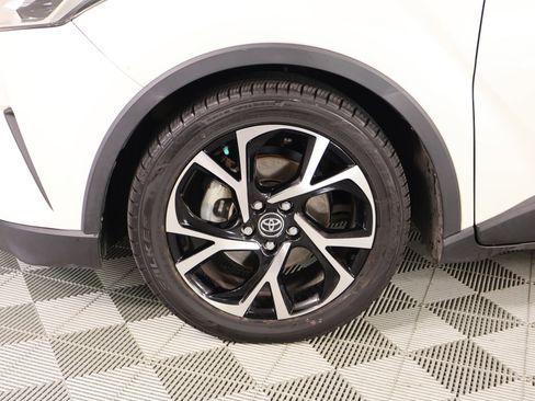 Used 2019 Toyota C-HR XLE FWD image 16
