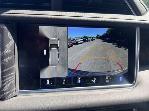 Used 2024 GMC Yukon Denali RWD image 12