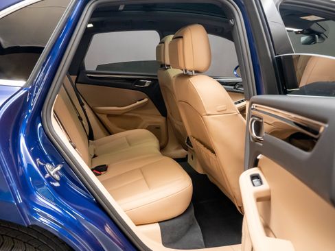 Certified 2026 Porsche Macan AWD/4WD image 38