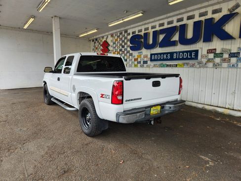 Used 2006 Chevrolet Silverado 1500 LT w/ Onstar Plus Package AWD/4WD image 5