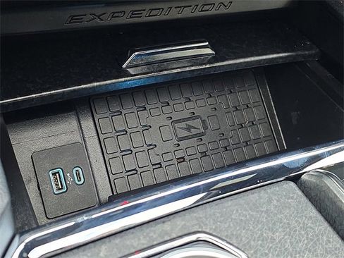 Used 2023 Ford Expedition Max Limited image 22