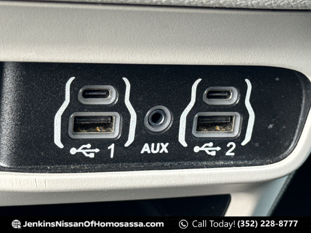 Used 2023 Chrysler Voyager LX FWD image 37