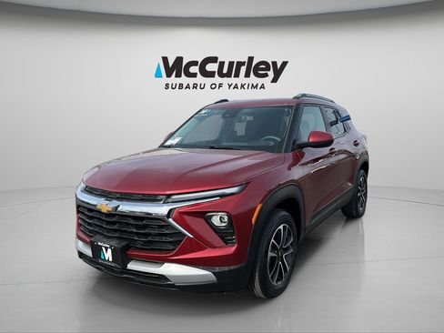 Used 2025 Chevrolet TrailBlazer LT AWD/4WD image 9