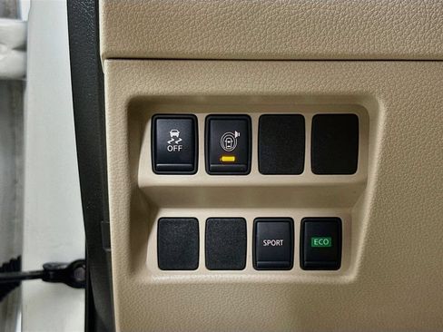 Used 2017 Nissan Rogue SV FWD image 12