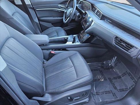 Used 2022 Audi e-tron Premium Plus image 18