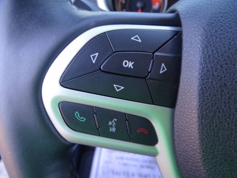 Used 2017 Jeep Cherokee 4WD Trailhawk w/ Cold Weather Group image 16