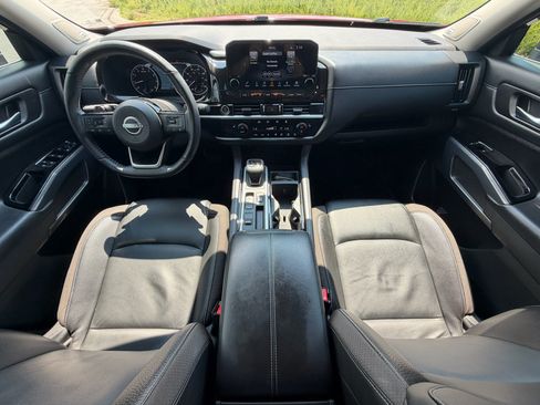 Used 2022 Nissan Pathfinder SL w/ SL Premium Package FWD image 12