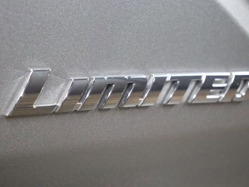 Used 2024 Toyota Tacoma Limited w/ Limited Package (LT) image 9