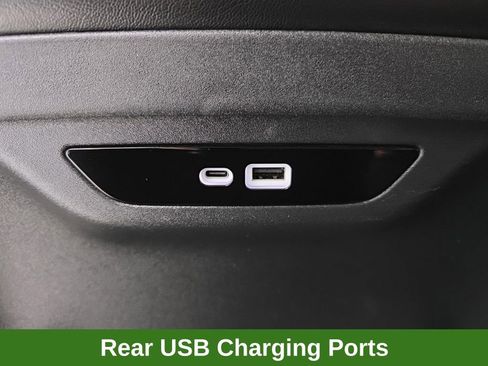 Used 2024 Chrysler Pacifica Touring-L image 39