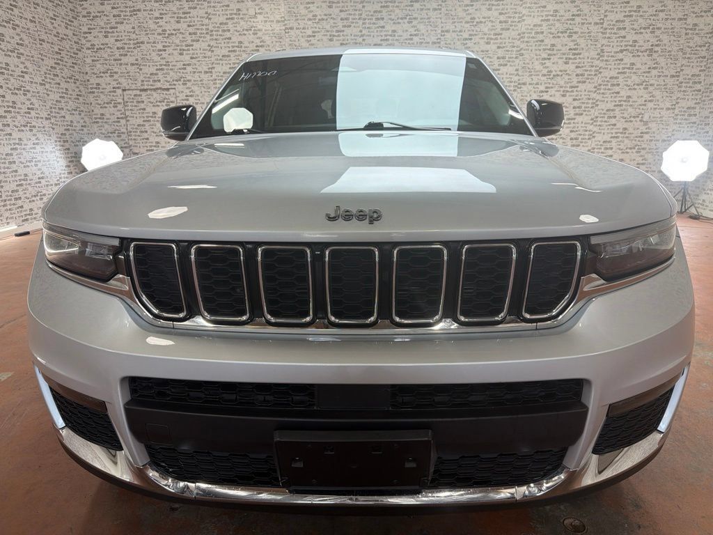 Used 2021 Jeep Grand Cherokee L Limited AWD/4WD image 2