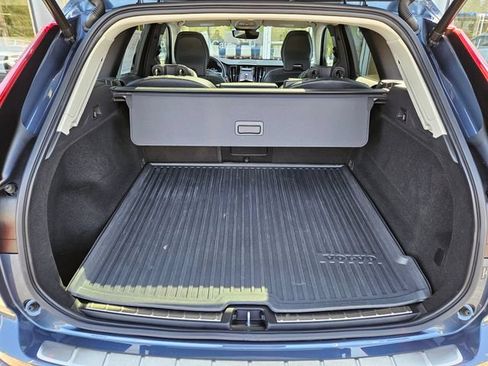 Certified 2023 Volvo XC60 B5 Plus w/ Climate Package AWD/4WD image 10