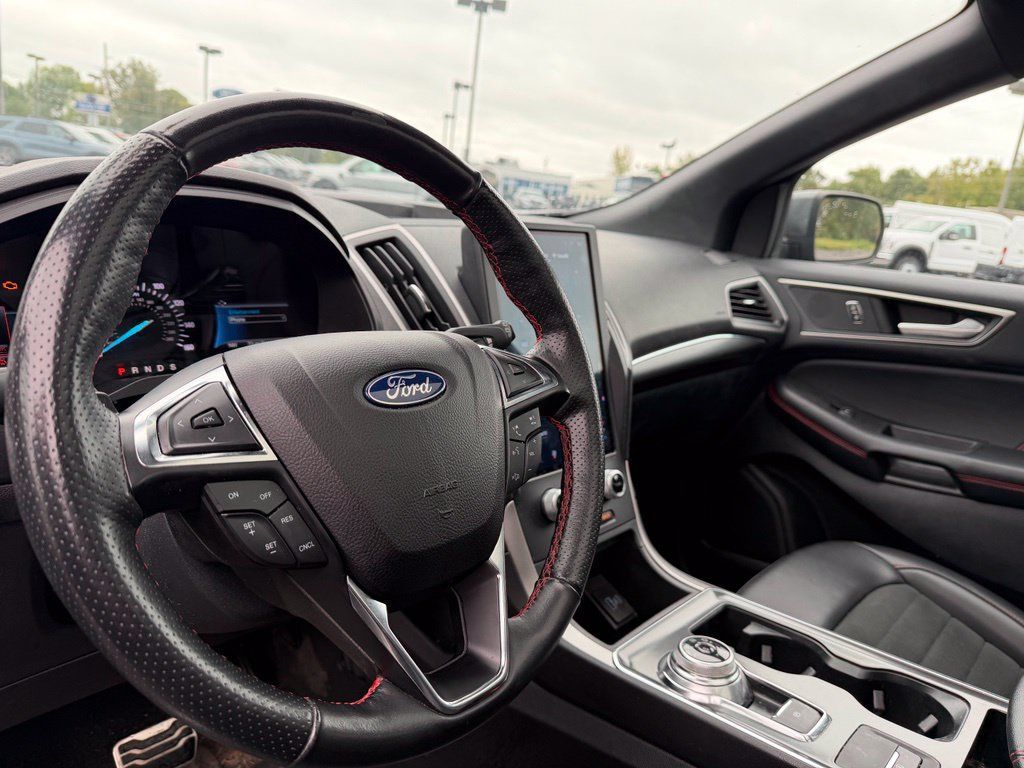 Used 2022 Ford Edge ST-Line w/ Class II Trailer Tow Package AWD/4WD image 8