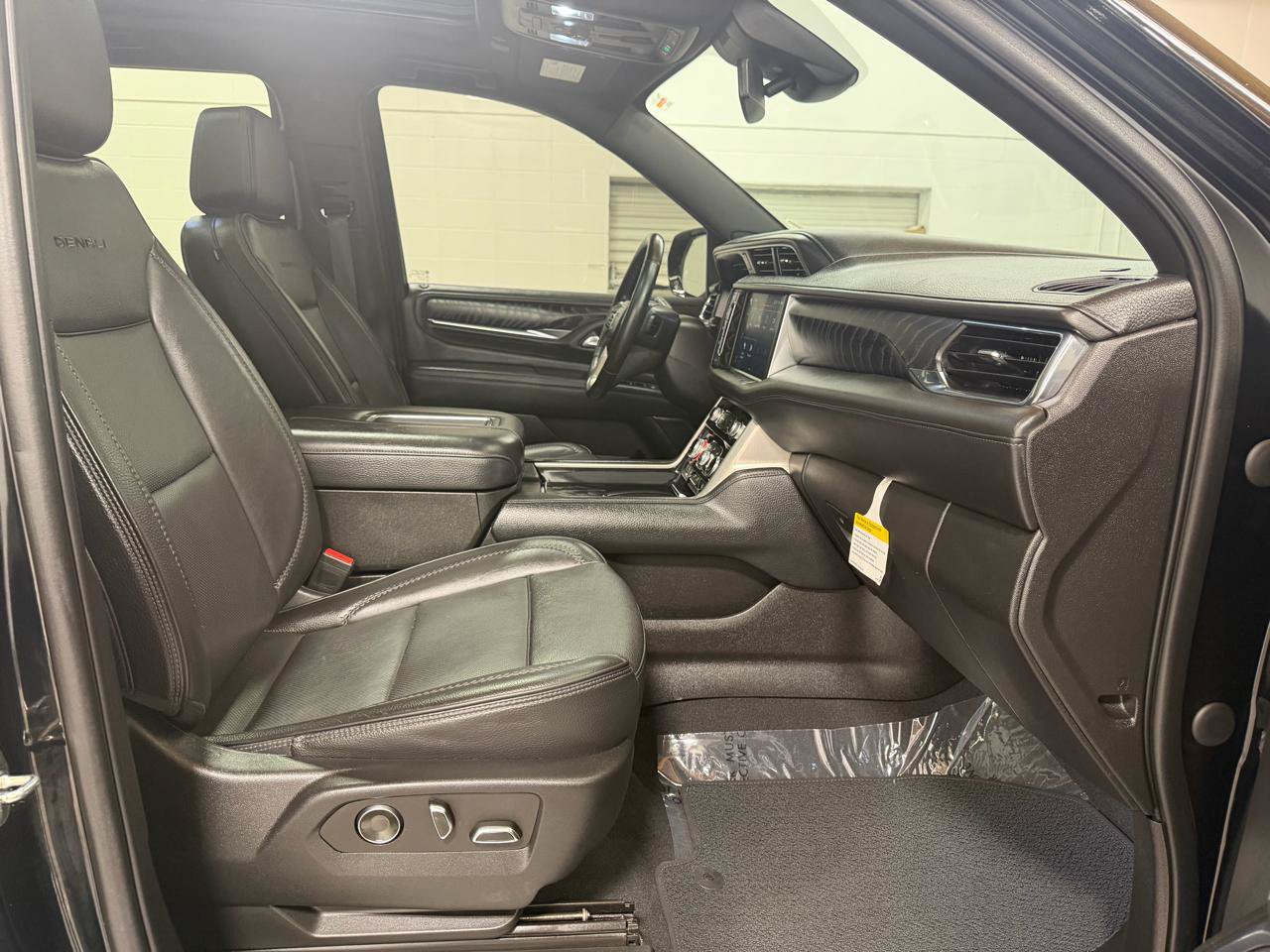 Used 2023 GMC Yukon Denali AWD/4WD image 27