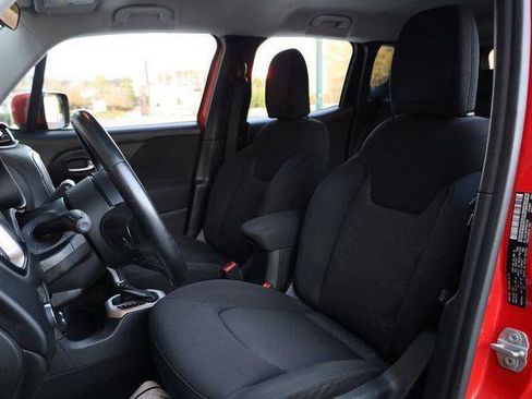 Used 2015 Jeep Renegade Latitude AWD/4WD image 14