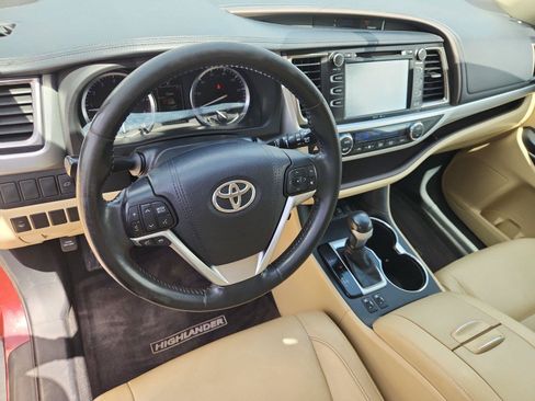 Used 2015 Toyota Highlander XLE AWD/4WD image 10