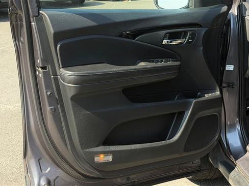 Used 2017 Honda Pilot Touring image 21