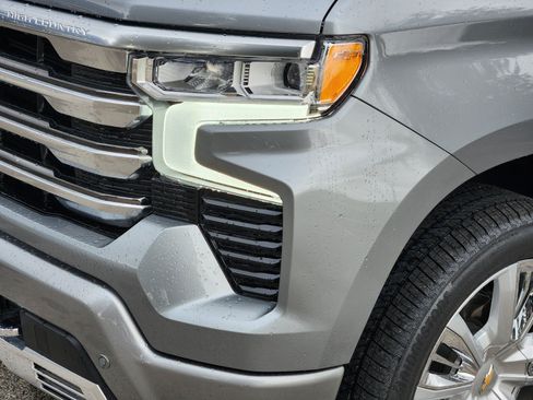 Used 2024 Chevrolet Silverado 1500 High Country w/ High Country Premium Package AWD/4WD image 28