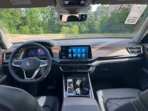New 2026 Volkswagen Atlas SE FWD image 13