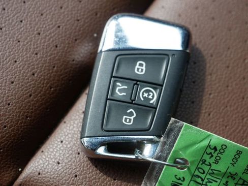 Certified 2023 Volkswagen Atlas SE image 37