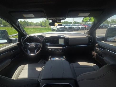 Used 2026 GMC Sierra 2500 SLT w/ SLT Premium Package AWD/4WD image 17