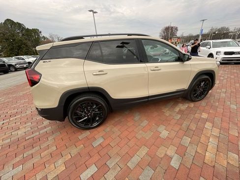 Used 2023 GMC Terrain SLT w/ Infotainment Package II image 36