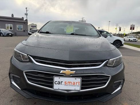 Used 2017 Chevrolet Malibu LT FWD image 2