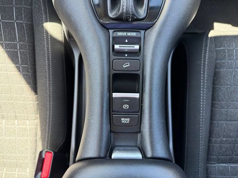 Certified 2024 Honda HR-V LX image 27