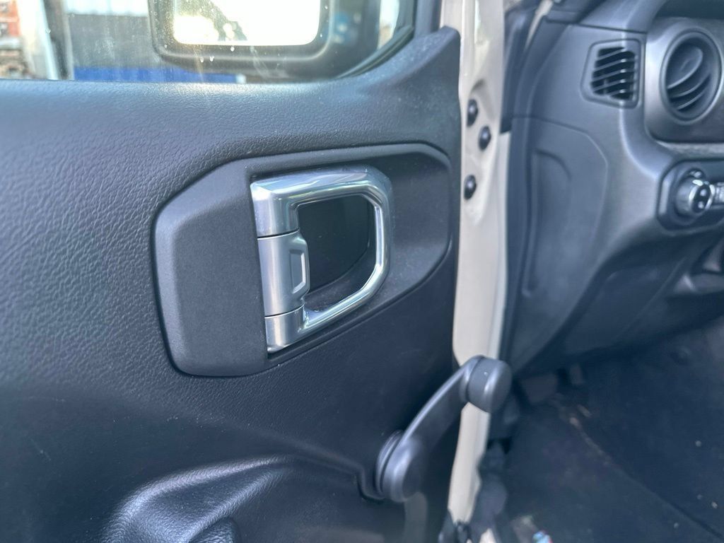 Used 2022 Jeep Gladiator Sport AWD/4WD image 13