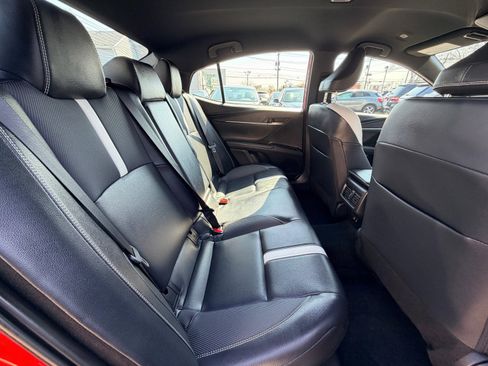 Used 2025 Toyota Camry SE w/ Convenience Package image 27